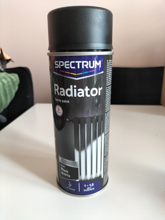 Farba spray do malowania grzejników i kaloryferów czarny mat