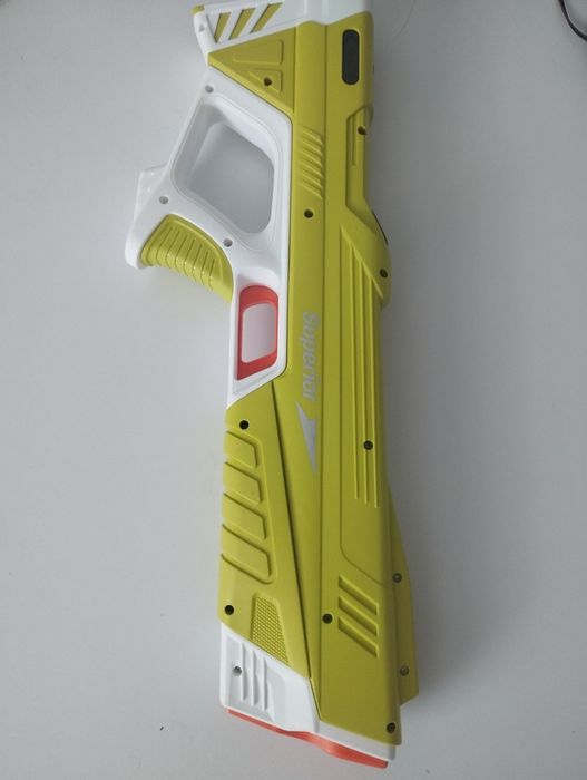 Електричний водний пістолет