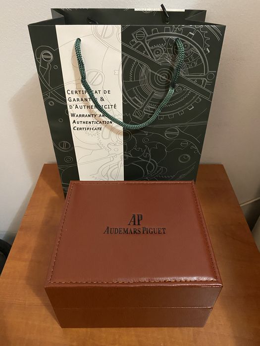 Audemars Piguet Royal Oak Frosted Silver Dial *NOVO*