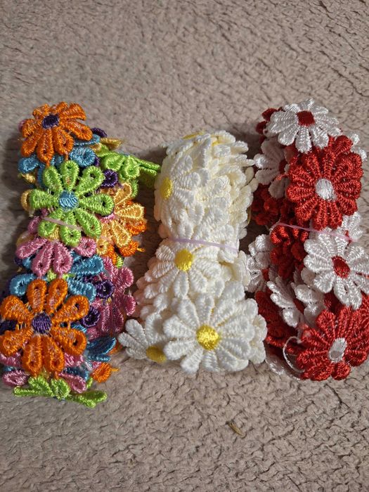 Haftowane koronki 3 kolory. komplet