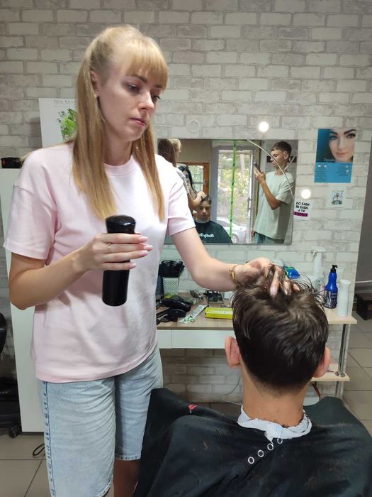 Безоплатні Стрижки жіночі, чоловічі по запису