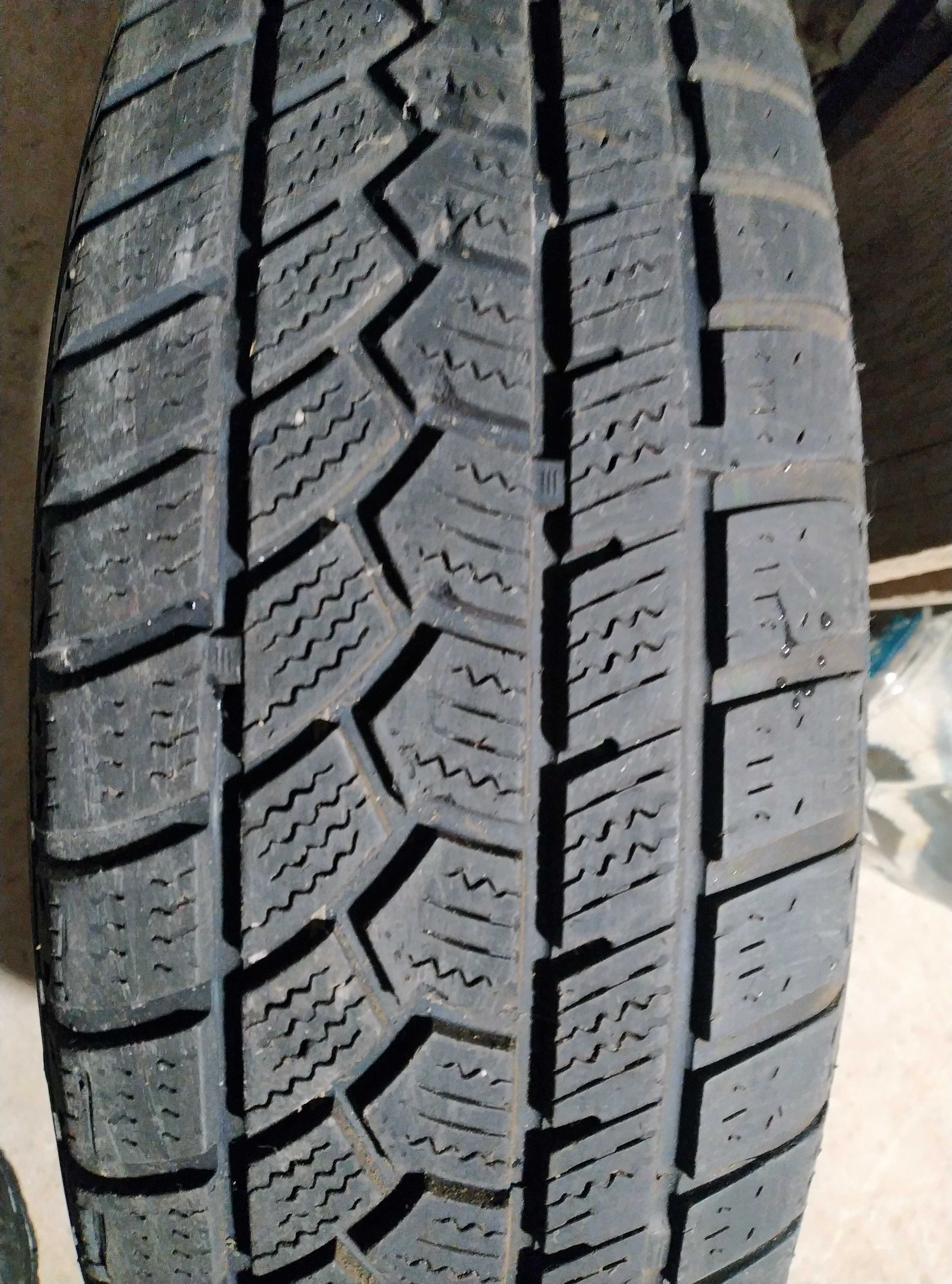 Продам 1 штуку зимової гуми SUNFULL SF-982 розмір 175/65 R15.