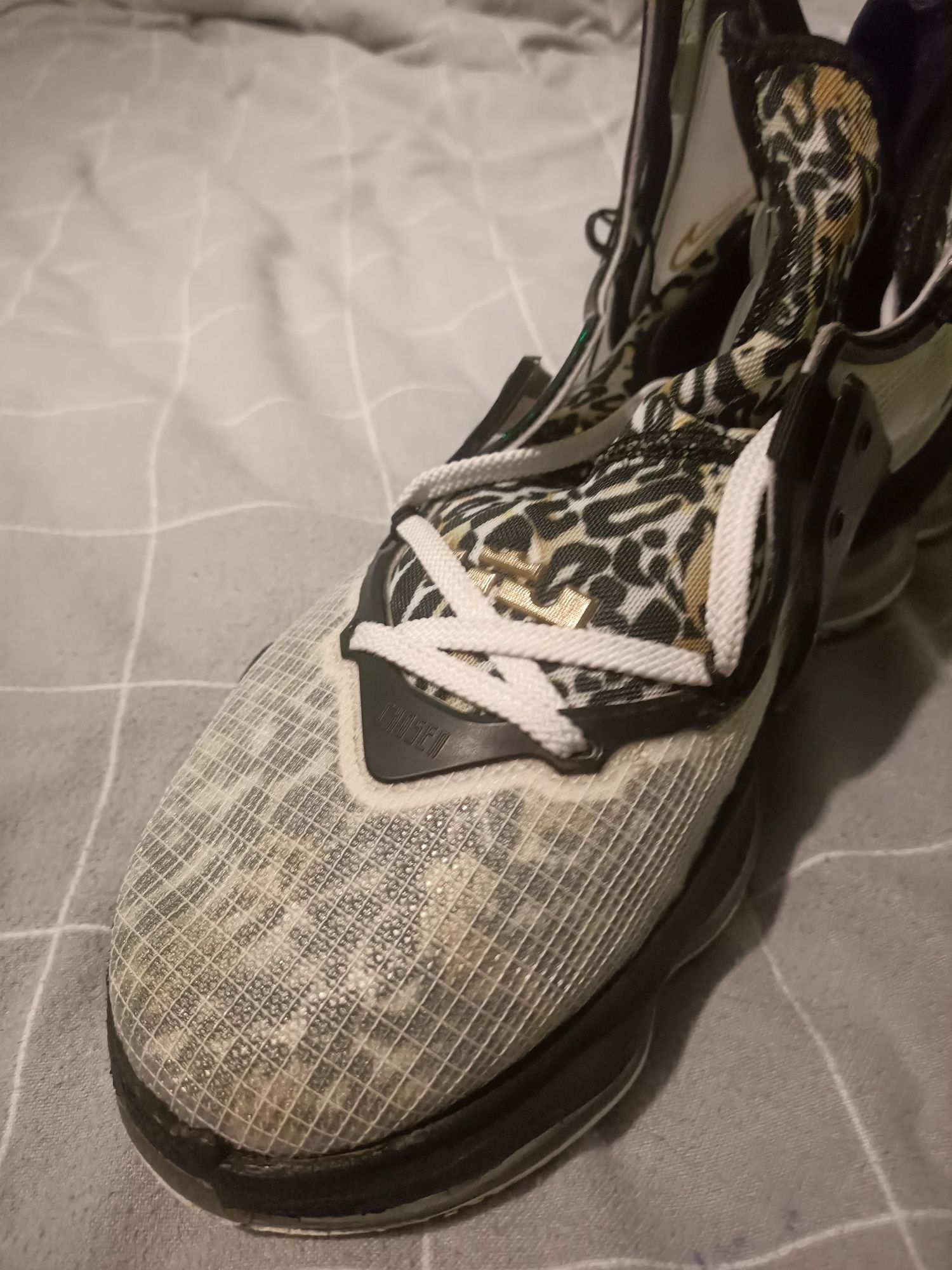 Buty do koszykówki Nike Lebron XIX Royality Metallic Gold
