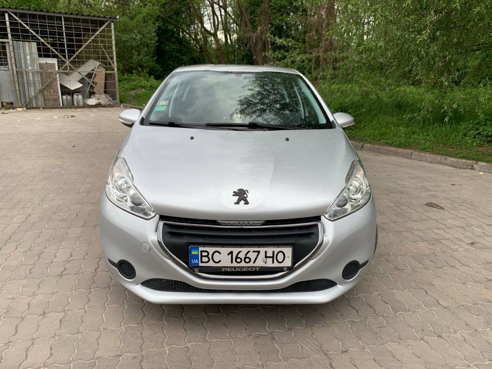 Продам Peugeot 208 2013 року 1,2 газ/ бензин,