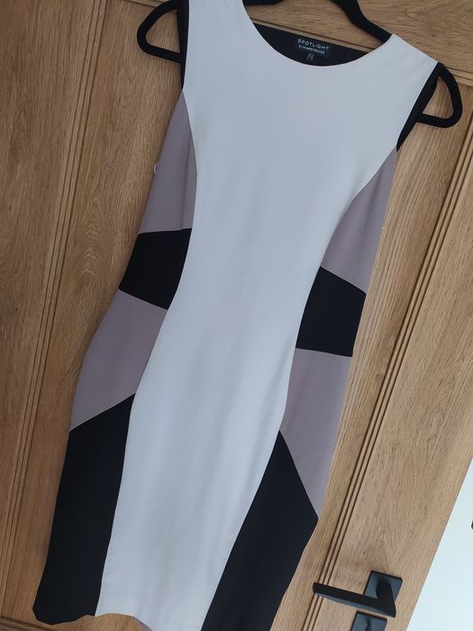 Sukienka wyszczuplająca werehouse 38/40 M/L plecy dopasowana