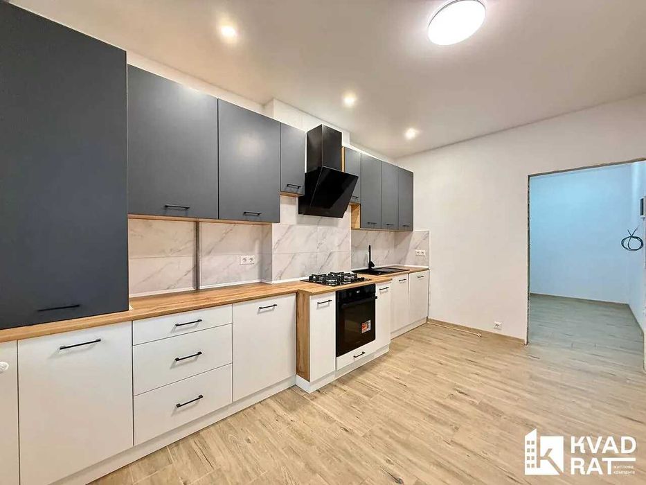 2 кім квартира з ремонтом, центр , 2 поверх