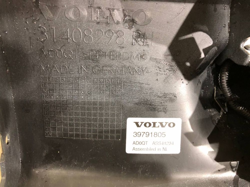 Пороги порог правый накладка Volvo XC90 2 (2015-2024г.) 31408298