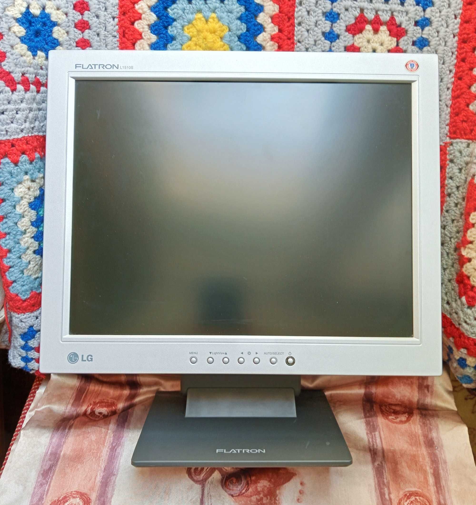 Monitor LG Flatron L1510S 15" srebrny sprawny, kabel VGA + sieciowy