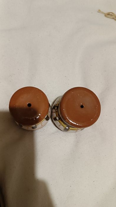 Солонка та перечница в етнічному стилі