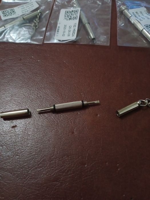 Брелок с мини отвёрткой крестовой и плоской