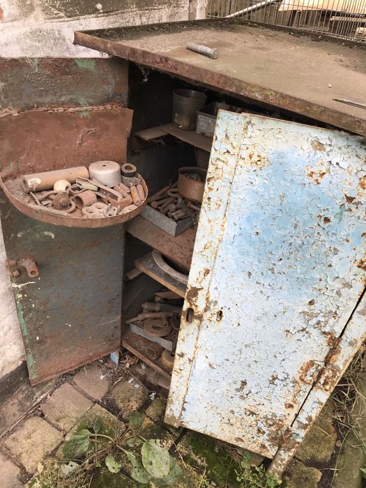 Стіл шафа металевий в гараж чи майстерню для інструментів