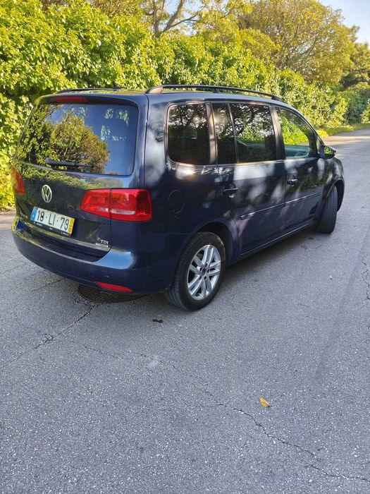 Volkswagen Touran 1.6 TDI (2011)  - Econômica e Espaçosa