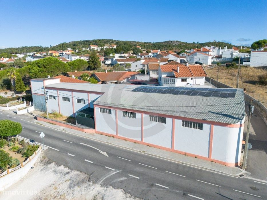 Armazém Industrial com Escritórios - Localização Estratégica na N361