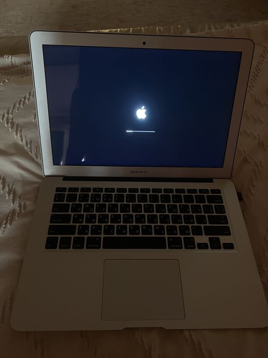 MacBook Apple Air (13-inch, early 2015)
