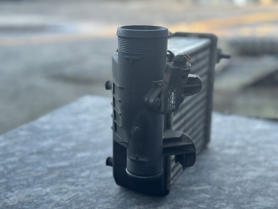 Інтеркулер 4F0145805E Audi a6 c6 лівий 3.0 tdi 2.7 tdi радіатор ауді