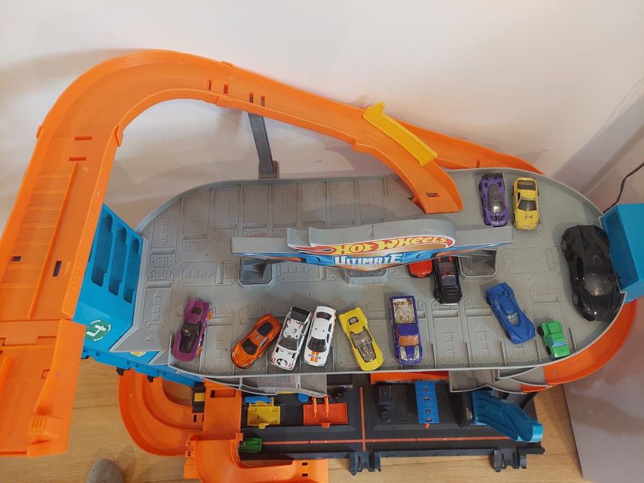Pista Hotwheels Ultimate Garage Tubarão em perfeito estado