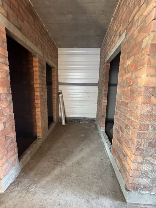 Будівництво :бетонні роботи,дахові роботи, кладка