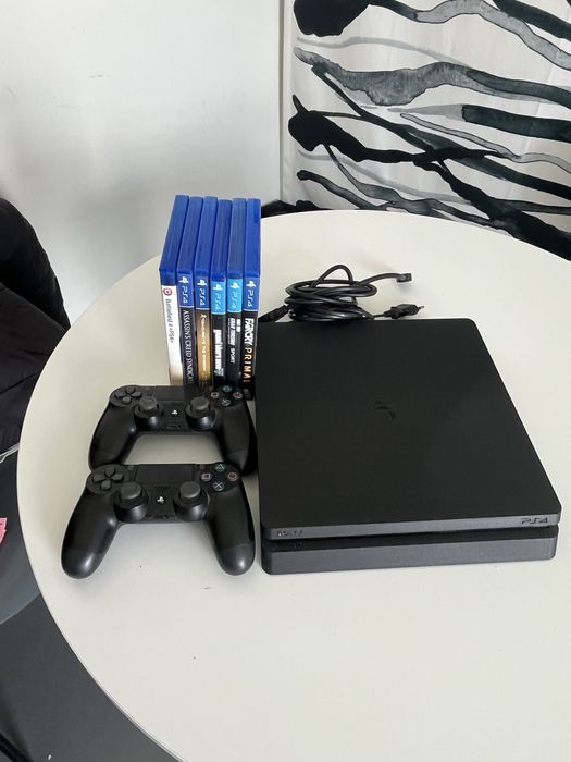 PS4 Slim 500GB.