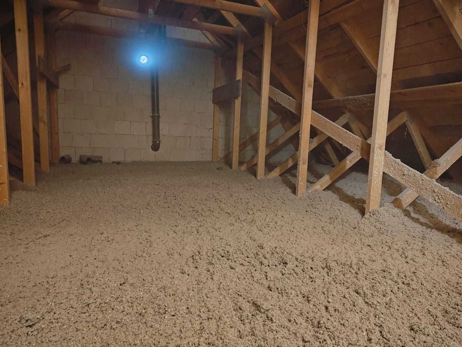 Wdmuchiwanie wełny celulozy styropianu izolacja ocieplanie naprawa