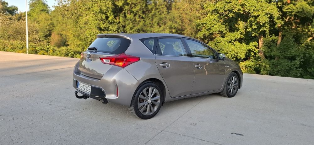 Toyota Auris 1.8 hybryda