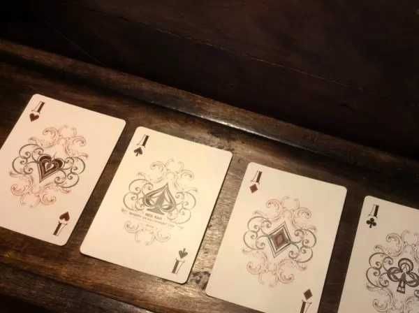 Baralho de Cartas Zombie, Tzarovka, Veteran e Red Bar