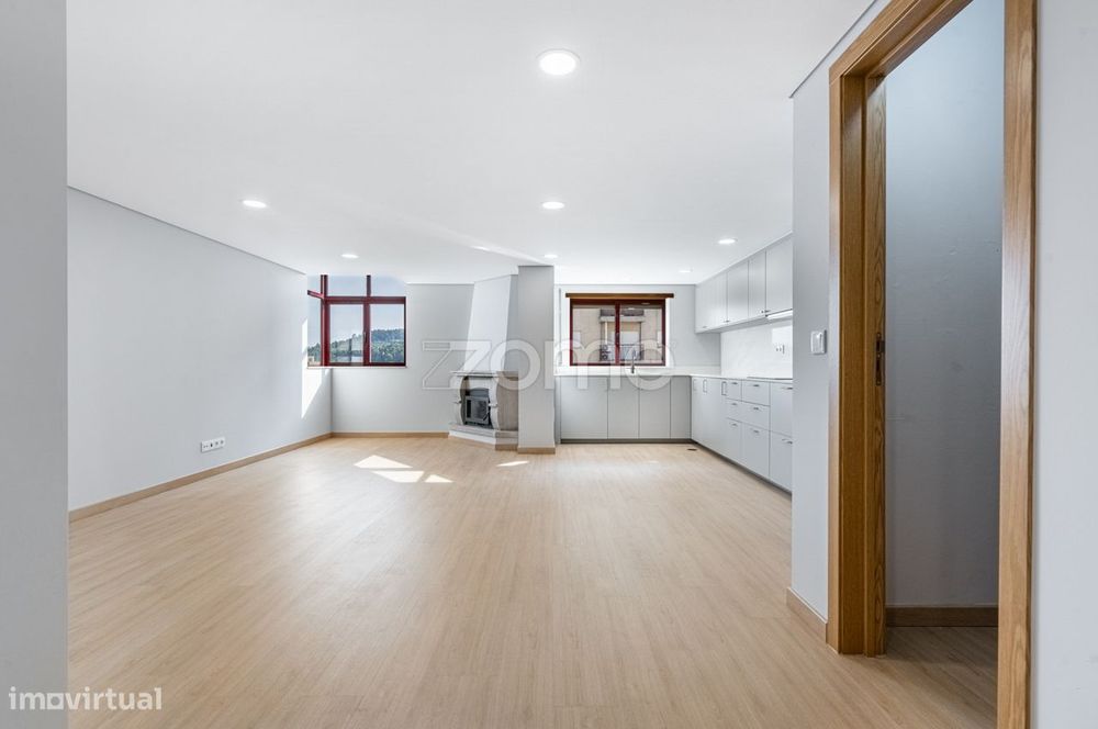 Apartamento T2 renovado para arrendamento em São Vicente, Braga