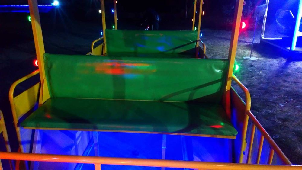 Аттракцион, атракціон паровозик, паровоз, поїзд, потяг