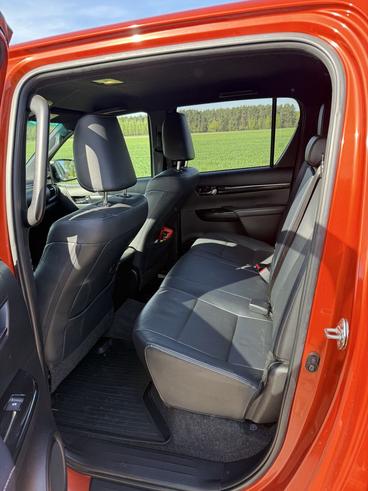 Toyota Hilux 2020 r. Limitowana wersja DAKAR . Bardzo mały przebieg .
