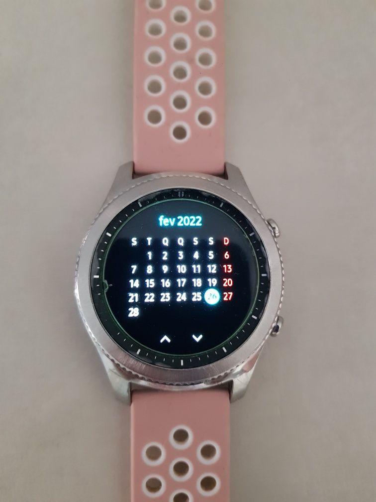 Relógio Samsung GEAR  S3 (84F0) com algum uso ,mas em óptimo estado.