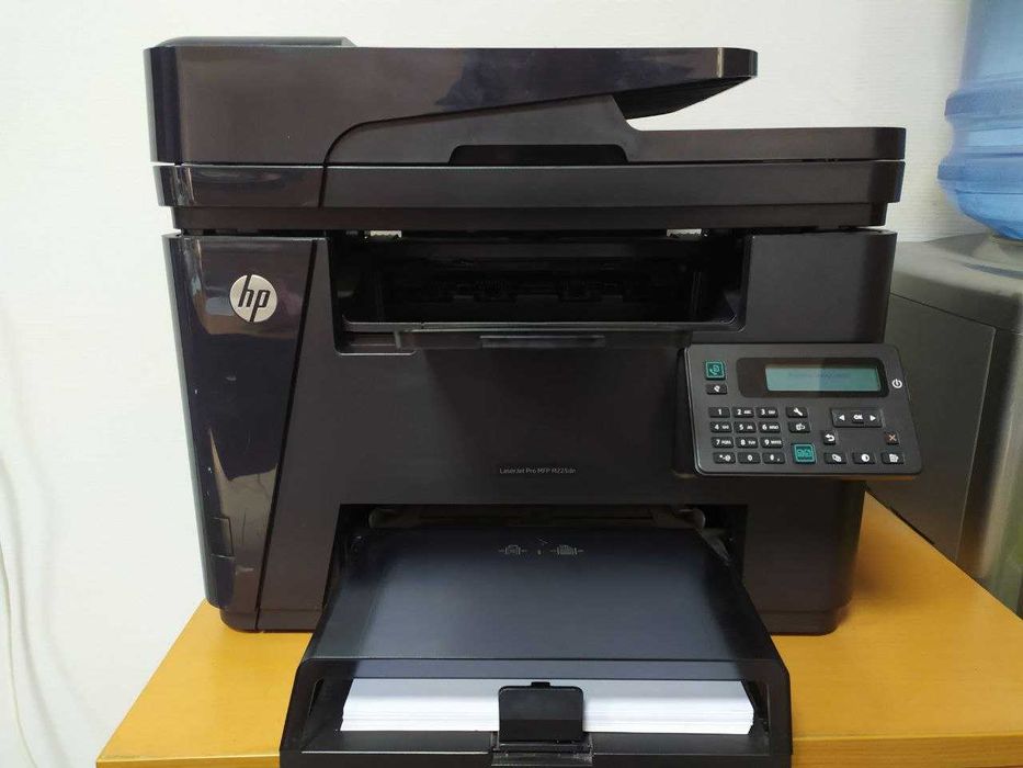 Продам МФУ б/у з коробкою та документами в ідеальному стані