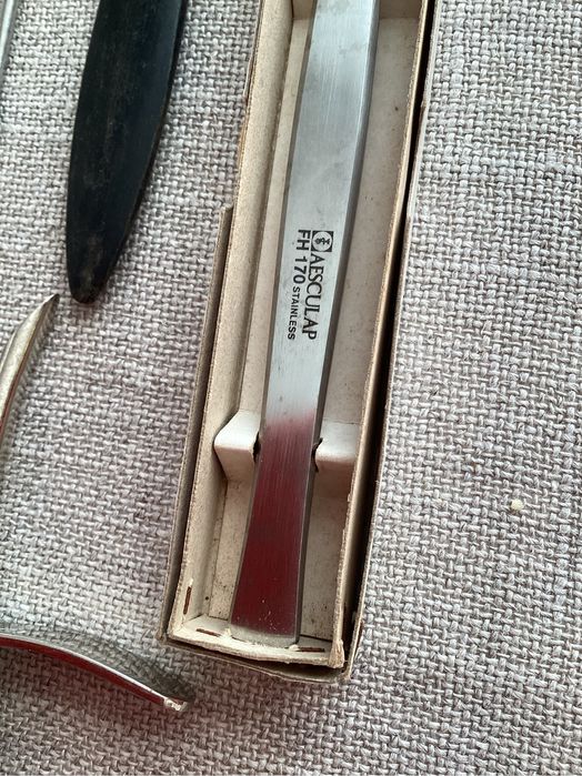 Zestaw narzędzi używany w weterynarii i chirurgii