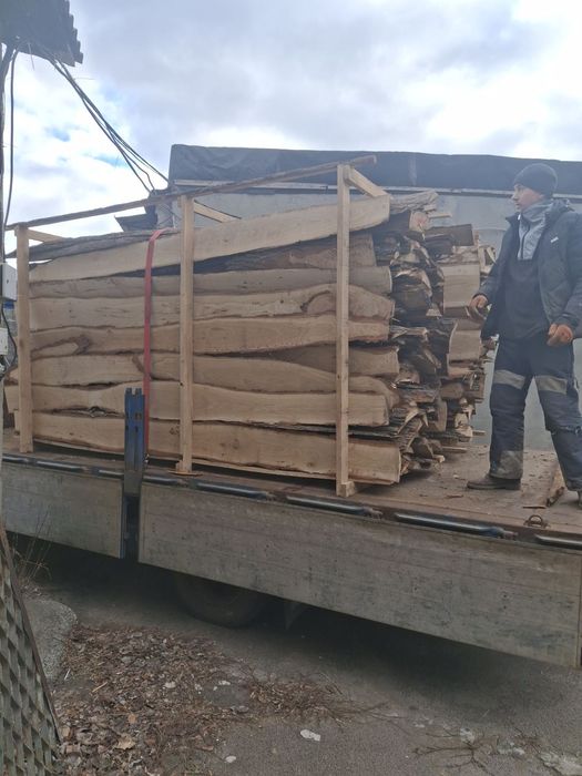 Дрова на опалення з сушки твердих порід дуб граб ясень рубані