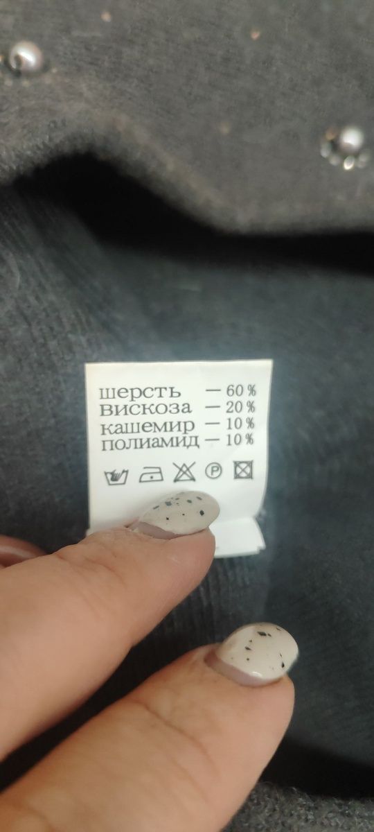 Берет сірого кольору