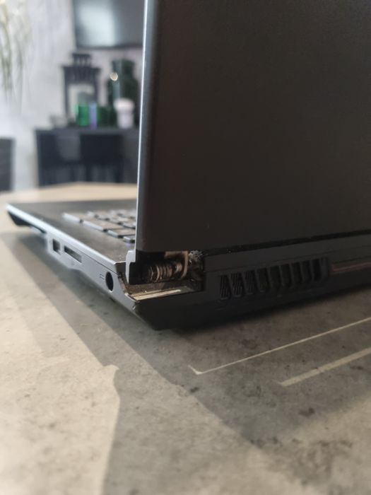 Laptop gamingowy MSI GL627QF