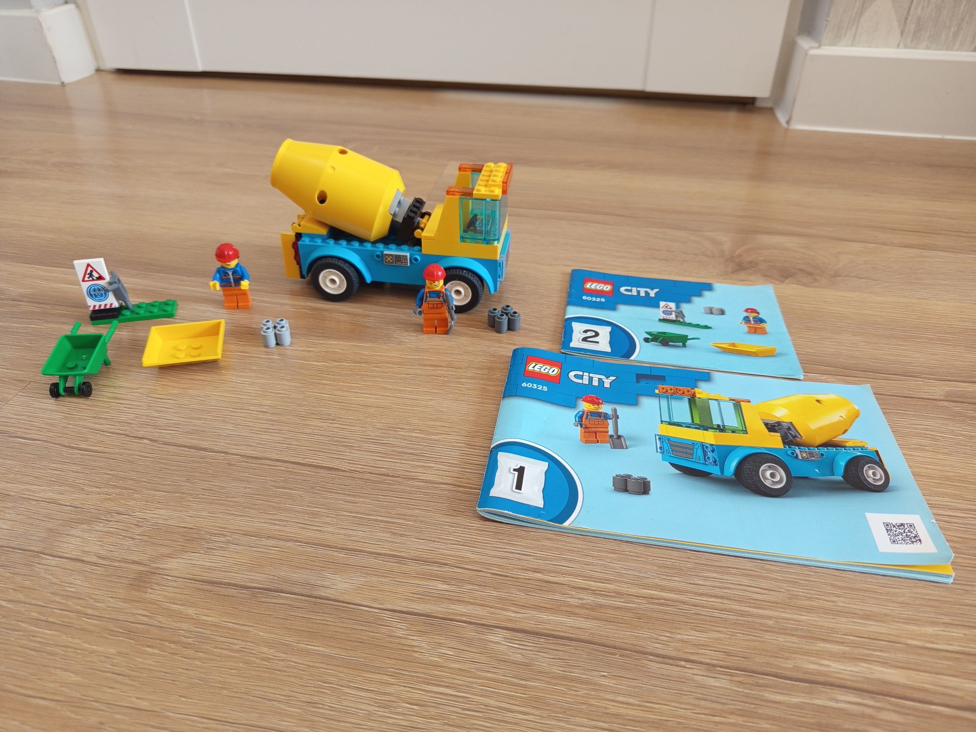 LEGO City 60325 Ciężarówka z betoniarką