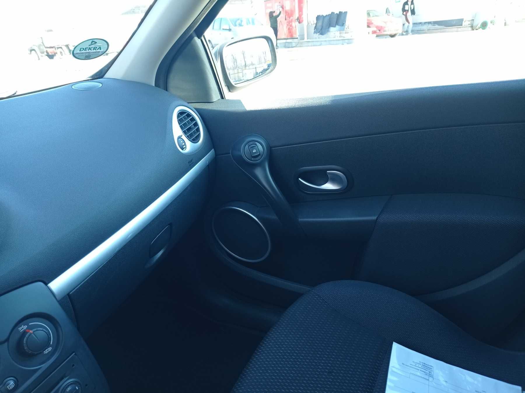Renault Clio 2006 1.6 AT (110 к.с.)