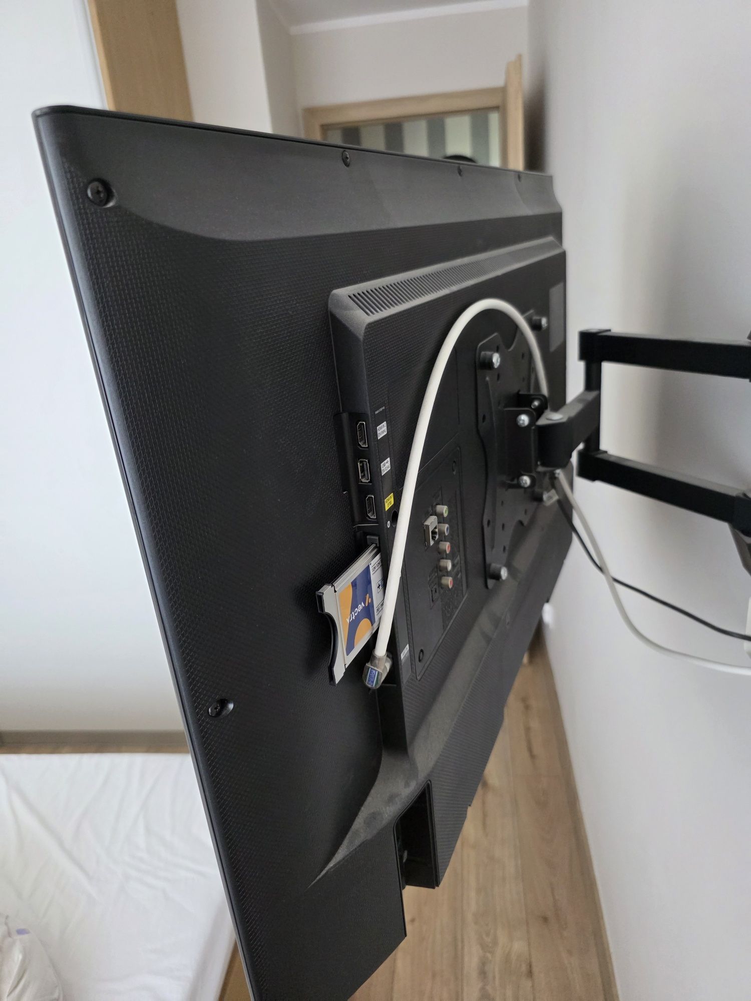 Telewizor Samsung Full HD Smart Model UE40J5200AW (bez pilota i nóżek)