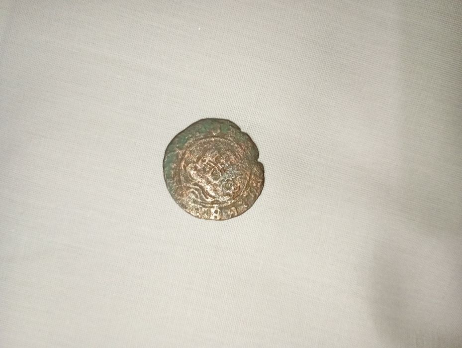 Moeda antiga não sei o ano mas tem a volta de 500 anos