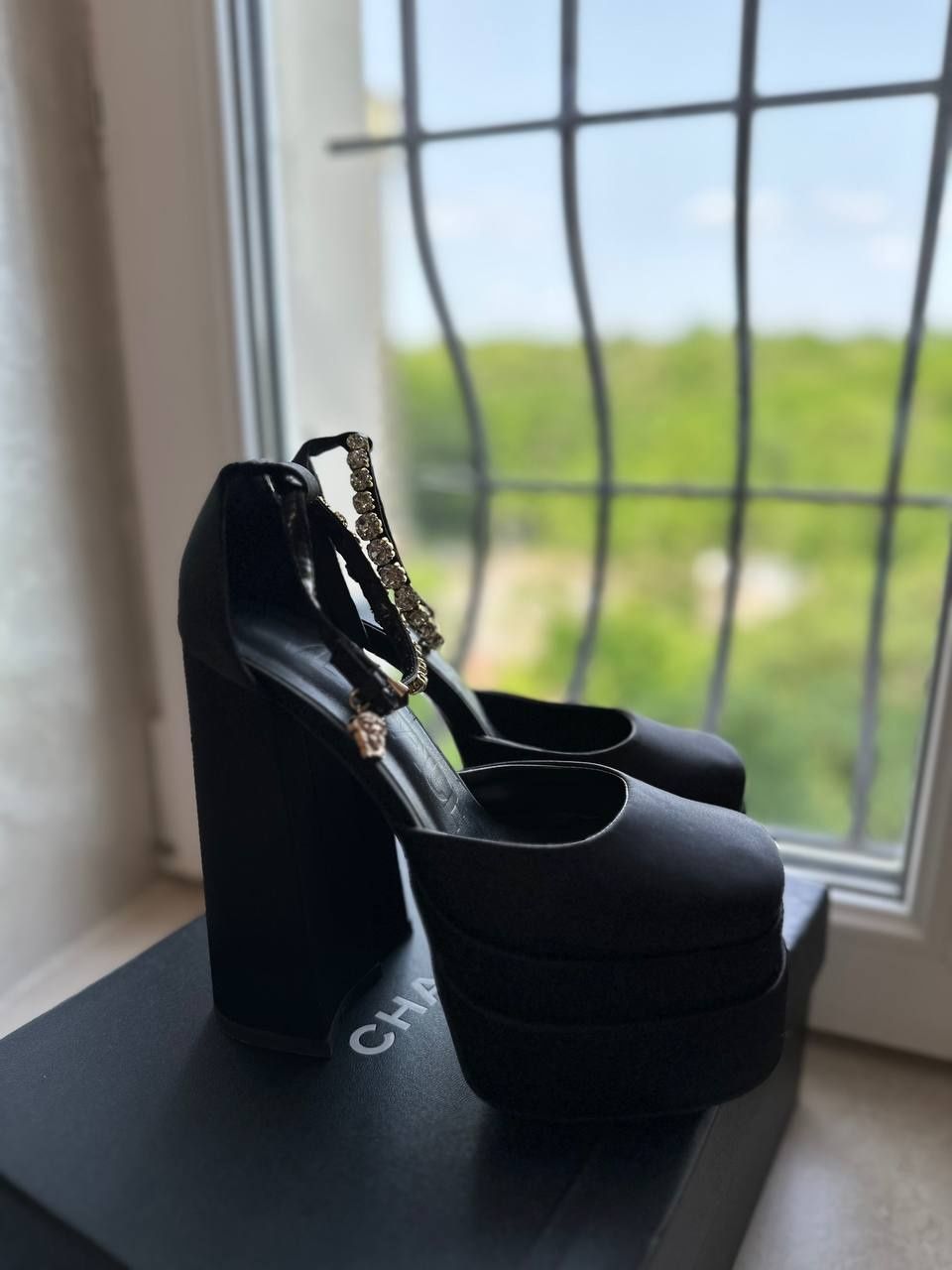 Туфли Versace Черные Medusa Aevitas