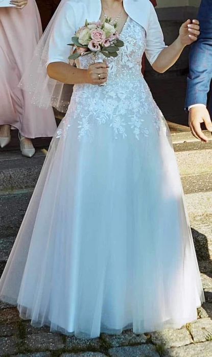 Suknia ślubna, bolerko i welon