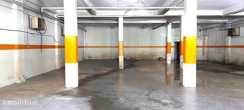 Venda judicial de armazém com 290 m2 em Alcobaça