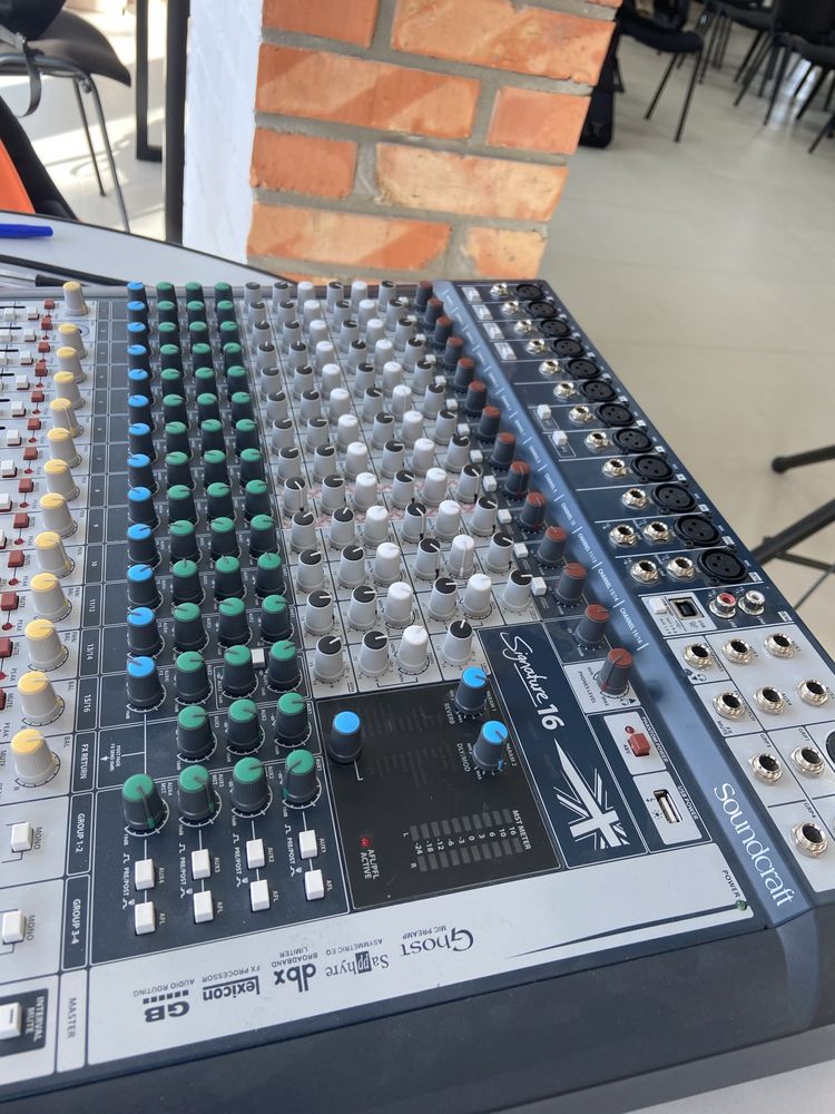 soundcraft signature 16