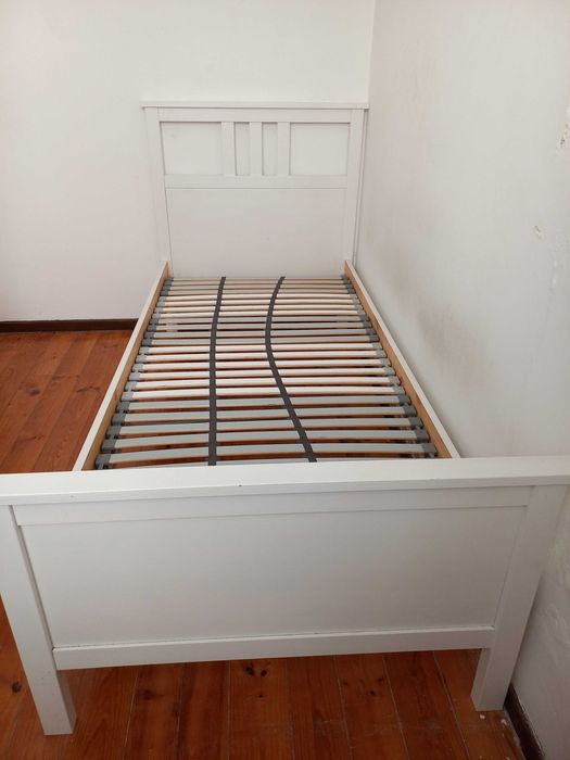 Cama de solteiro HEMNES com estrado