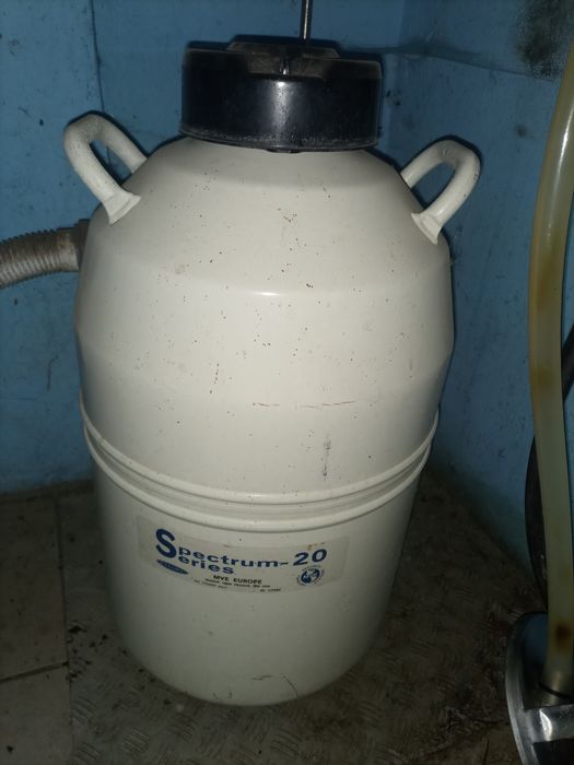 Kontener na nasienie/zbiornik na ciekły azot