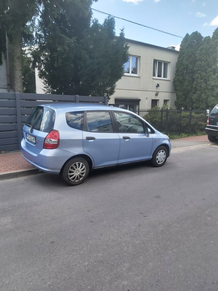 Honda jazz 1,3 benzyna 2002roc do 06 2026 przegląd do 10 2025