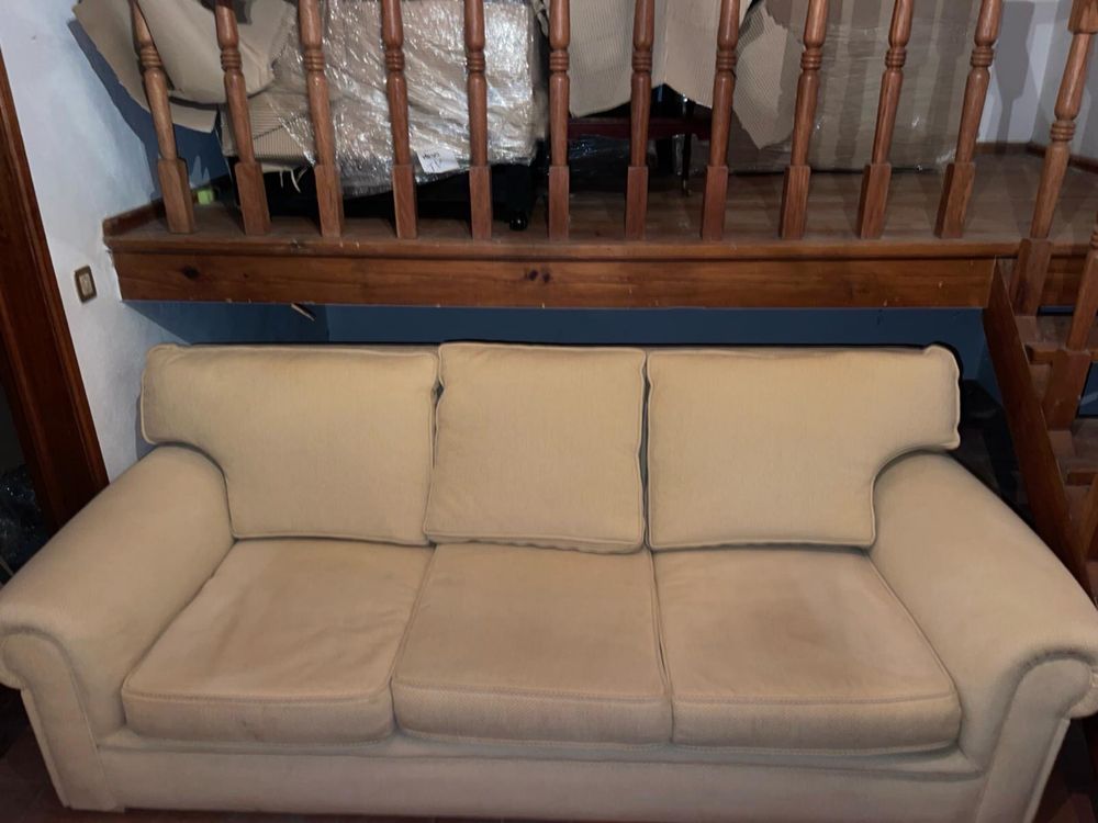 Sofa creme em bom estado