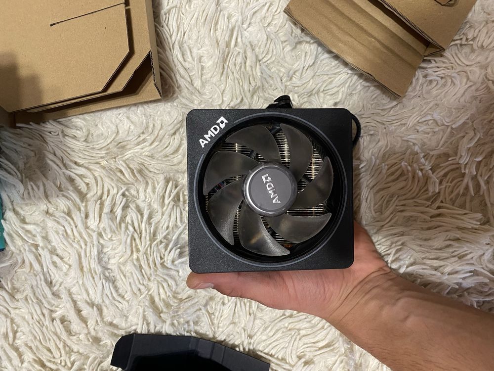 2 Ventoinhas da NOX Hummer e um Frezzer da AMD