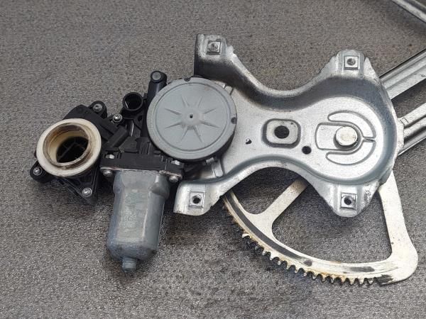 Elevador vidros frente esquerdo TOYOTA Yaris (_P9_)