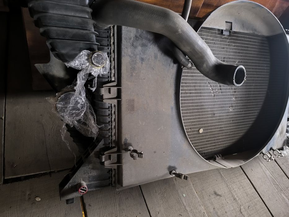 Продам радіатор охолодження Sprinter 2000-2006 років з АКПП Оригінал