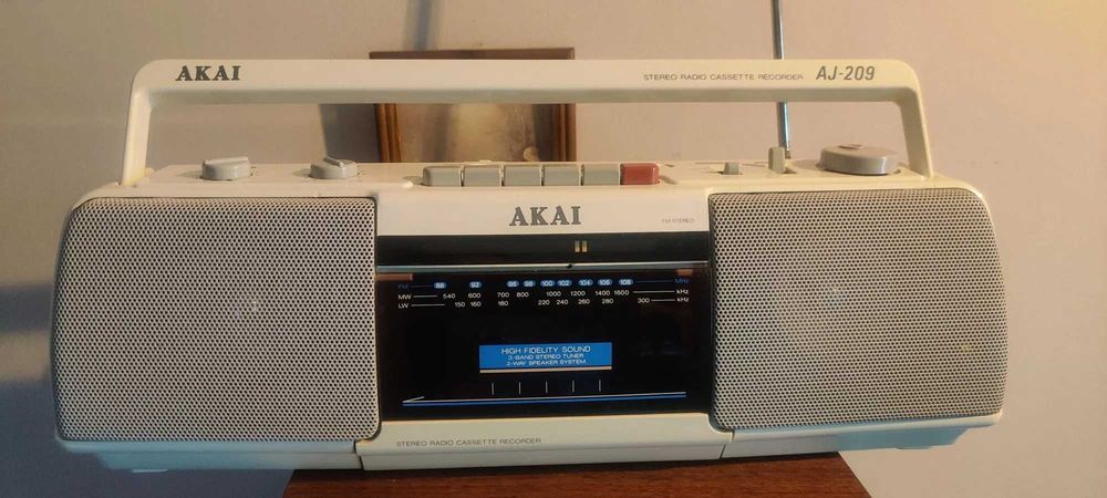 Касетна магнітола Akai AJ-209